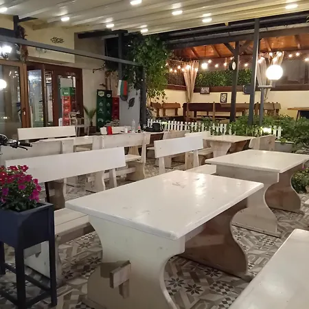 Oasis Konukevi 2*