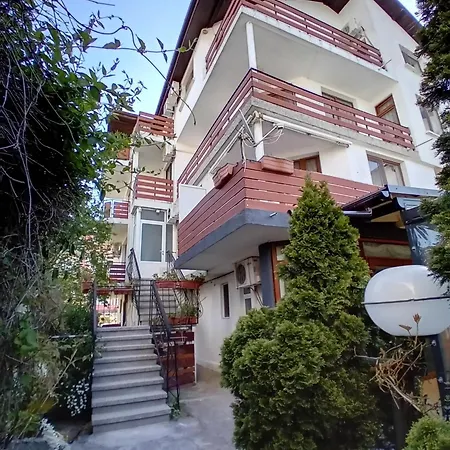 Oasis Guest house 2*