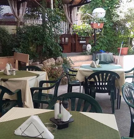 Casa de hóspedes Oasis 2*